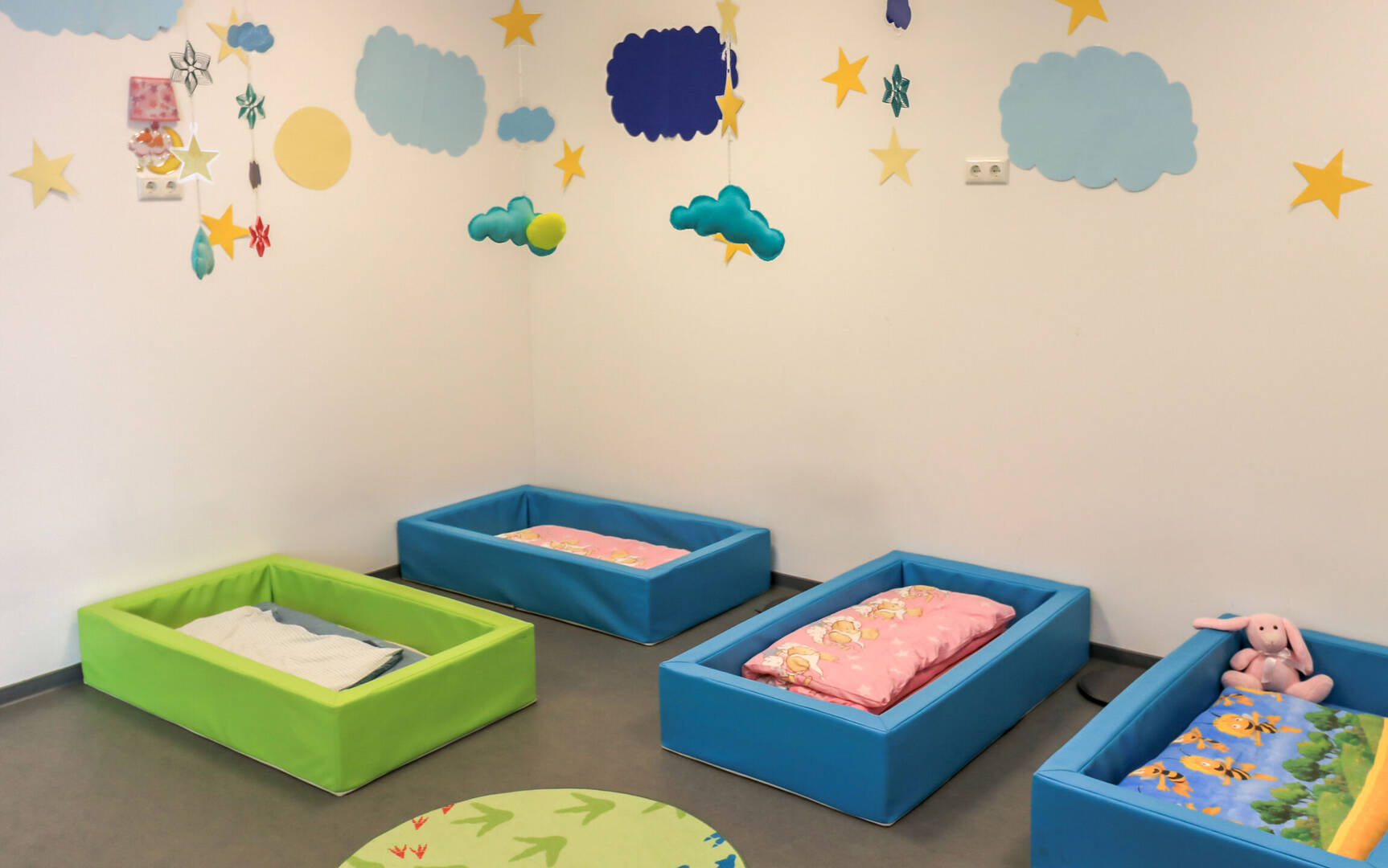 Sleeping area with beds for the crèche children